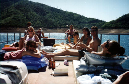 Boat2.JPG (123045 bytes)